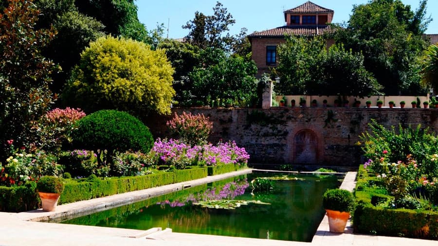 Tour Guiado por la Alhambra de Granada y el Generalife sin colas