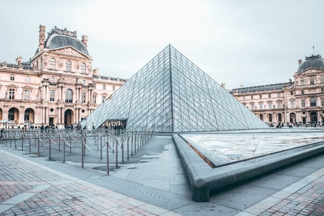 Combo Museo del Louvre entrada y audioguía y Crucero por el Sena - Acerca de